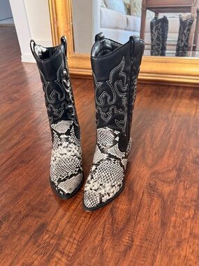 Black & Grey Python Snake-Print Western Cowgirl Boots